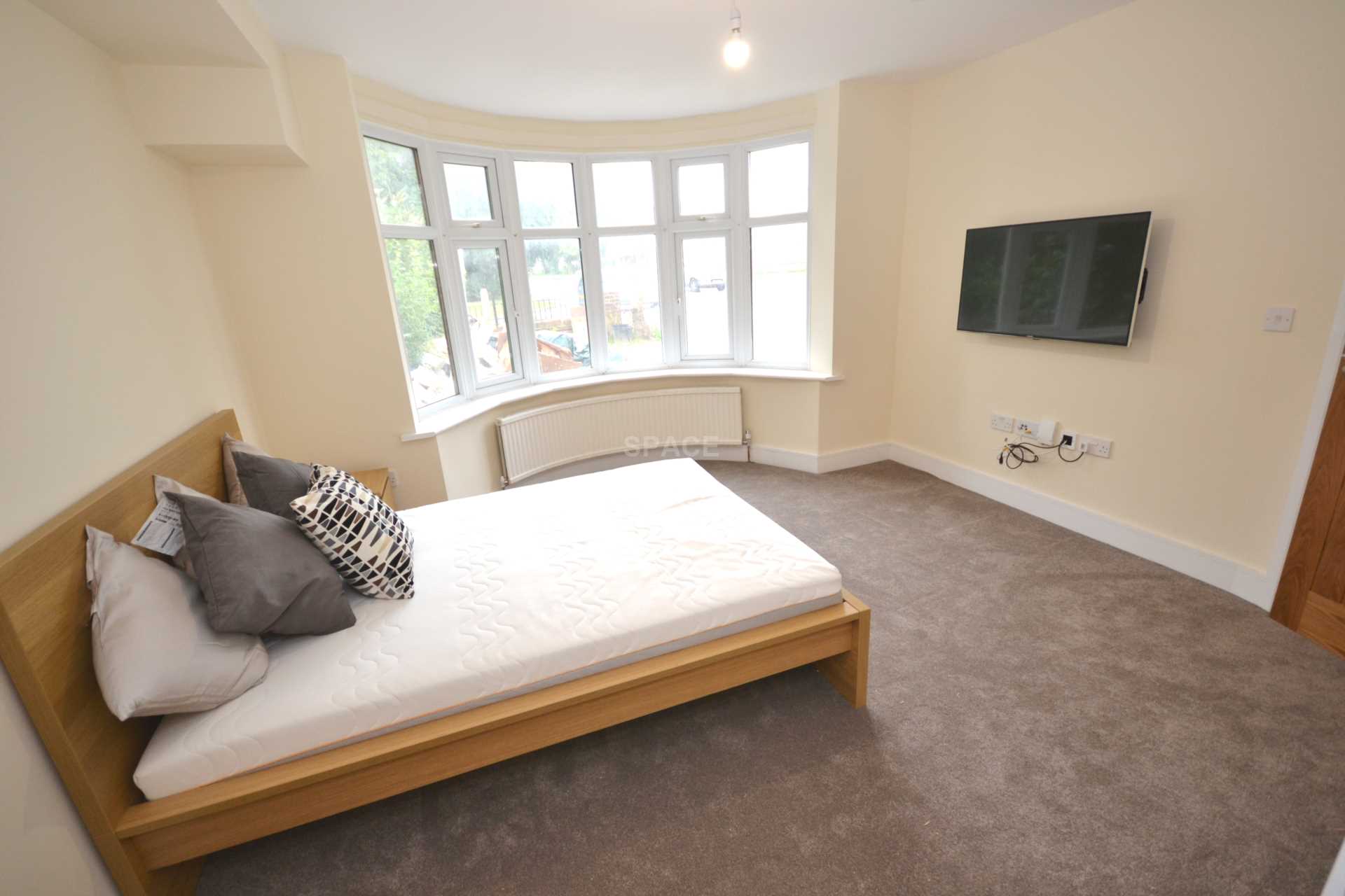 Church Road, Reading, Berkshire, RG6 1HW - Room 2, Image 5