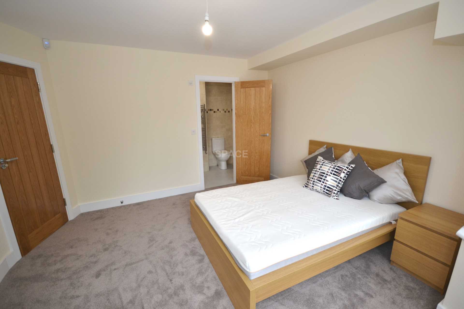 Church Road, Reading, Berkshire, RG6 1HW - Room 2, Image 7
