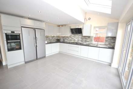 Church Road, Reading, Berkshire, RG6 1HW - Room 2, Image 4