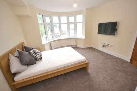 Church Road, Reading, Berkshire, RG6 1HW - Room 2, Image 5