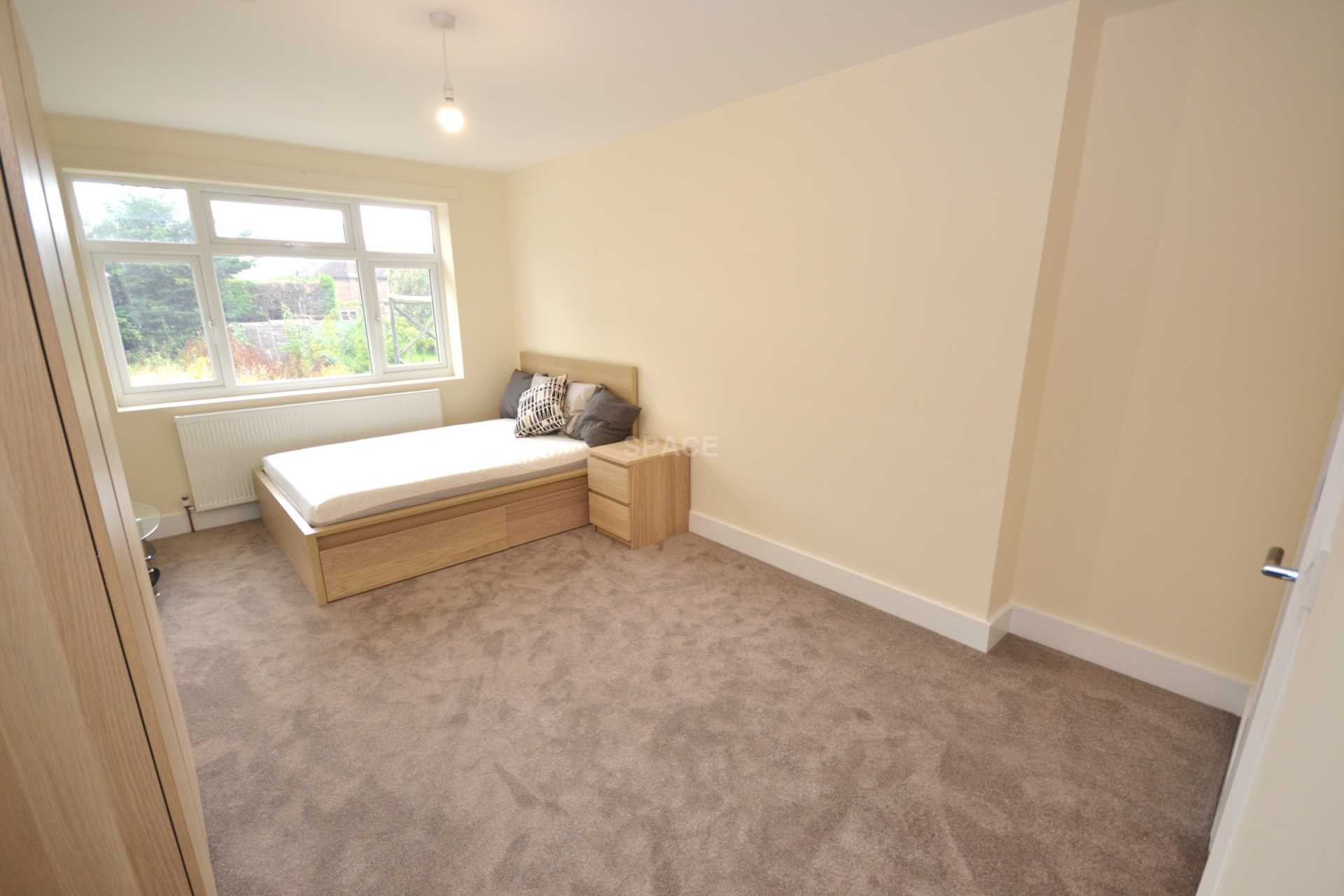 Church Road, Reading, Berkshire, RG6 1HW - Room 3, Image 7