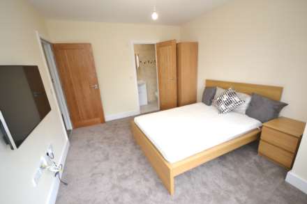 Church Road, Reading, Berkshire, RG6 1HW - Room 4, Image 2