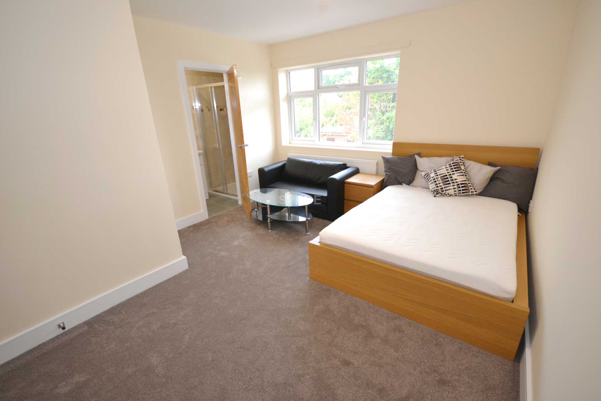 Church Road, Reading, Berkshire, RG6 1HW, Image 2
