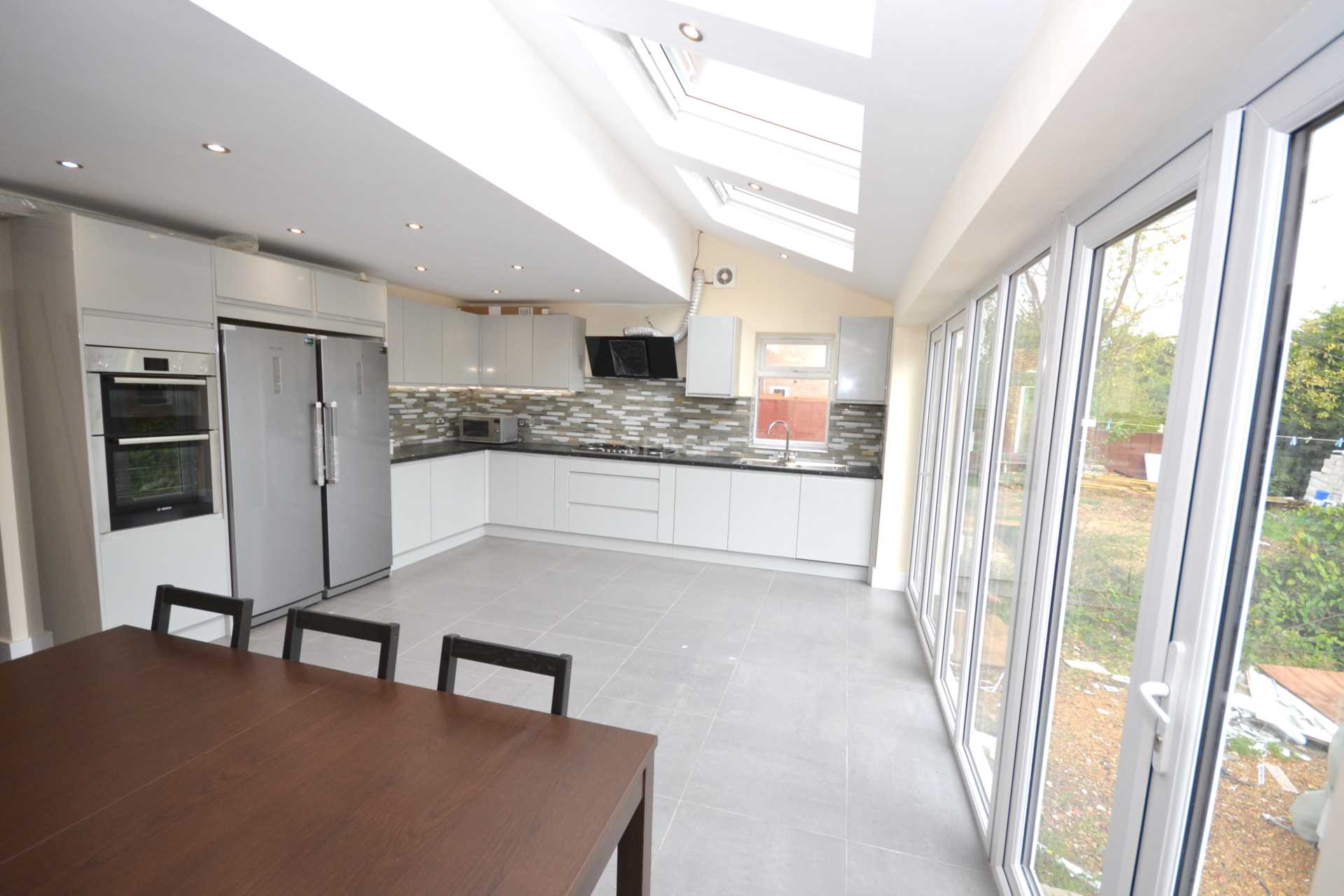 Church Road, Reading, Berkshire, RG6 1HW, Image 6