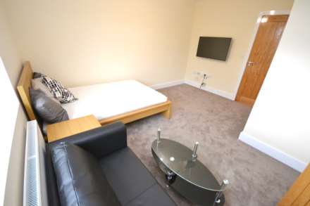 Church Road, Reading, Berkshire, RG6 1HW, Image 1