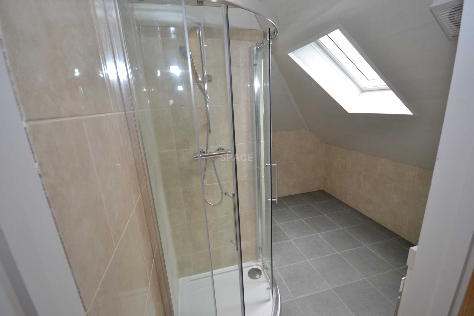 Church Road, Reading, Berkshire, RG6 1HW - Room 8, Image 3