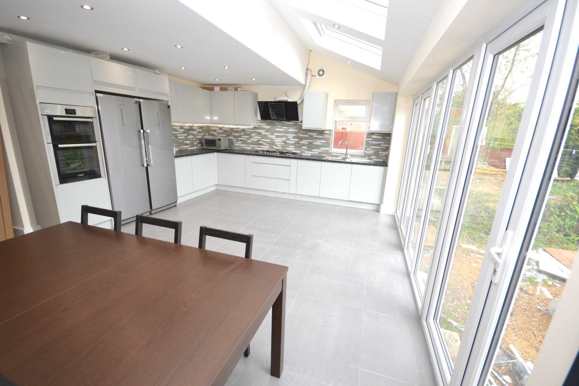 Church Road, Reading, Berkshire, RG6 1HW - Room 8, Image 4