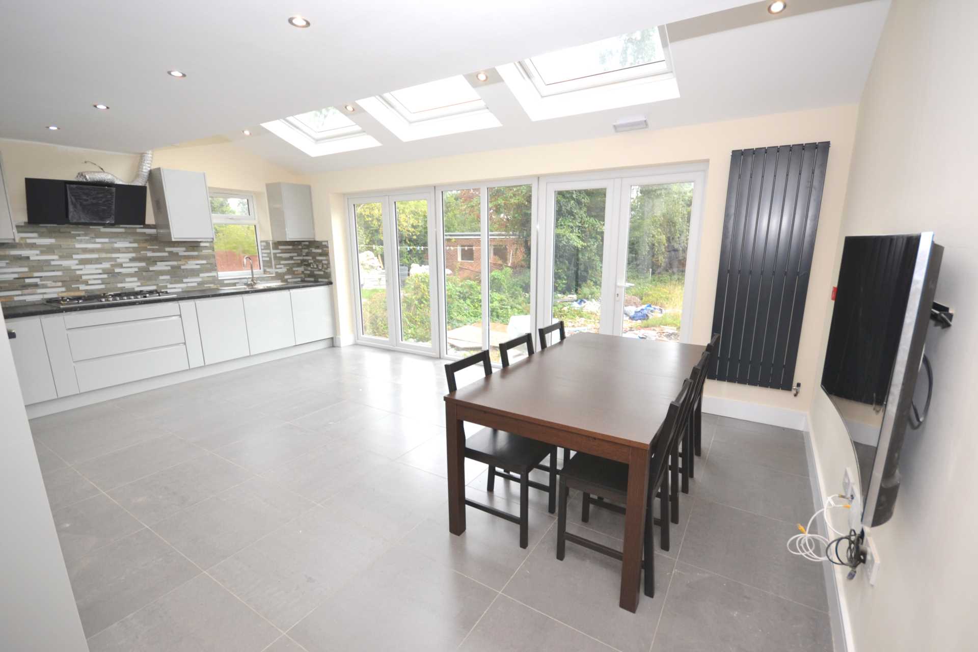 Church Road, Reading, Berkshire, RG6 1HW - Room 8, Image 7