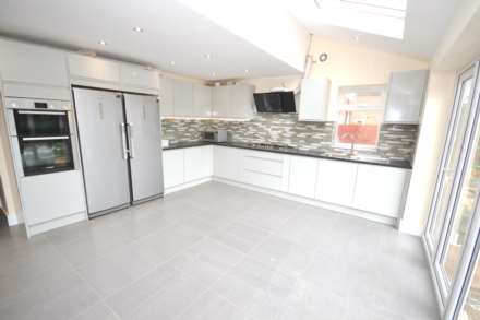 Church Road, Reading, Berkshire, RG6 1HW - Room 8, Image 8