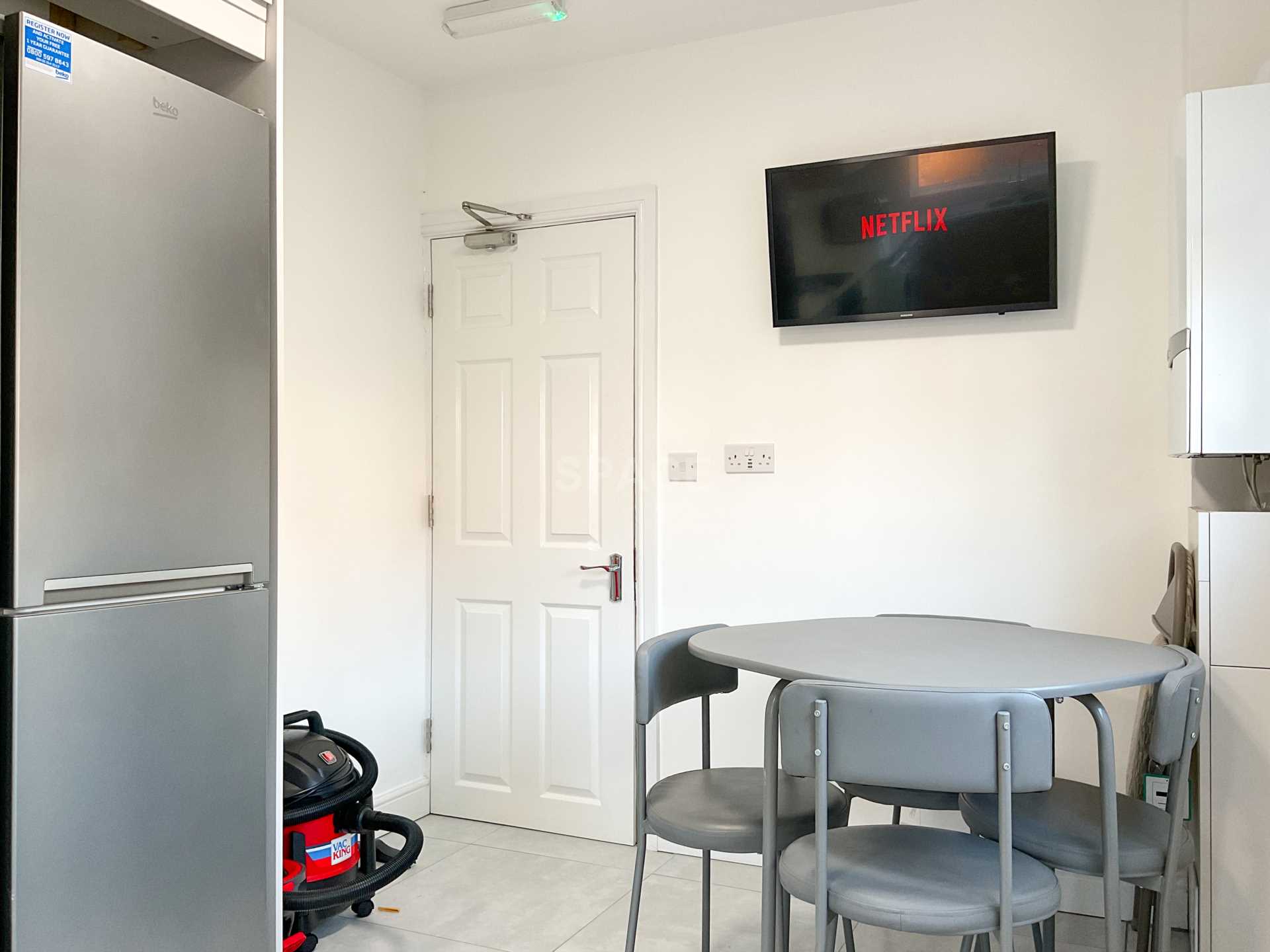 St Edwards Road, Earley, Reading, Berkshire, RG6 1NL, Image 2