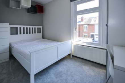 4 Bedroom Terrace, Blenheim Gardens, Reading
