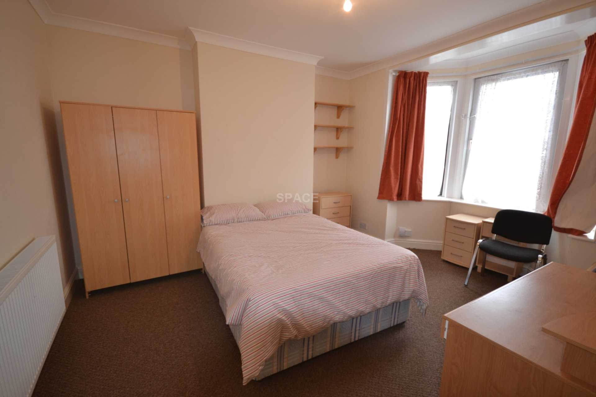 Basingstoke Road, Reading, Berkshire, RG2 0ET, Image 1
