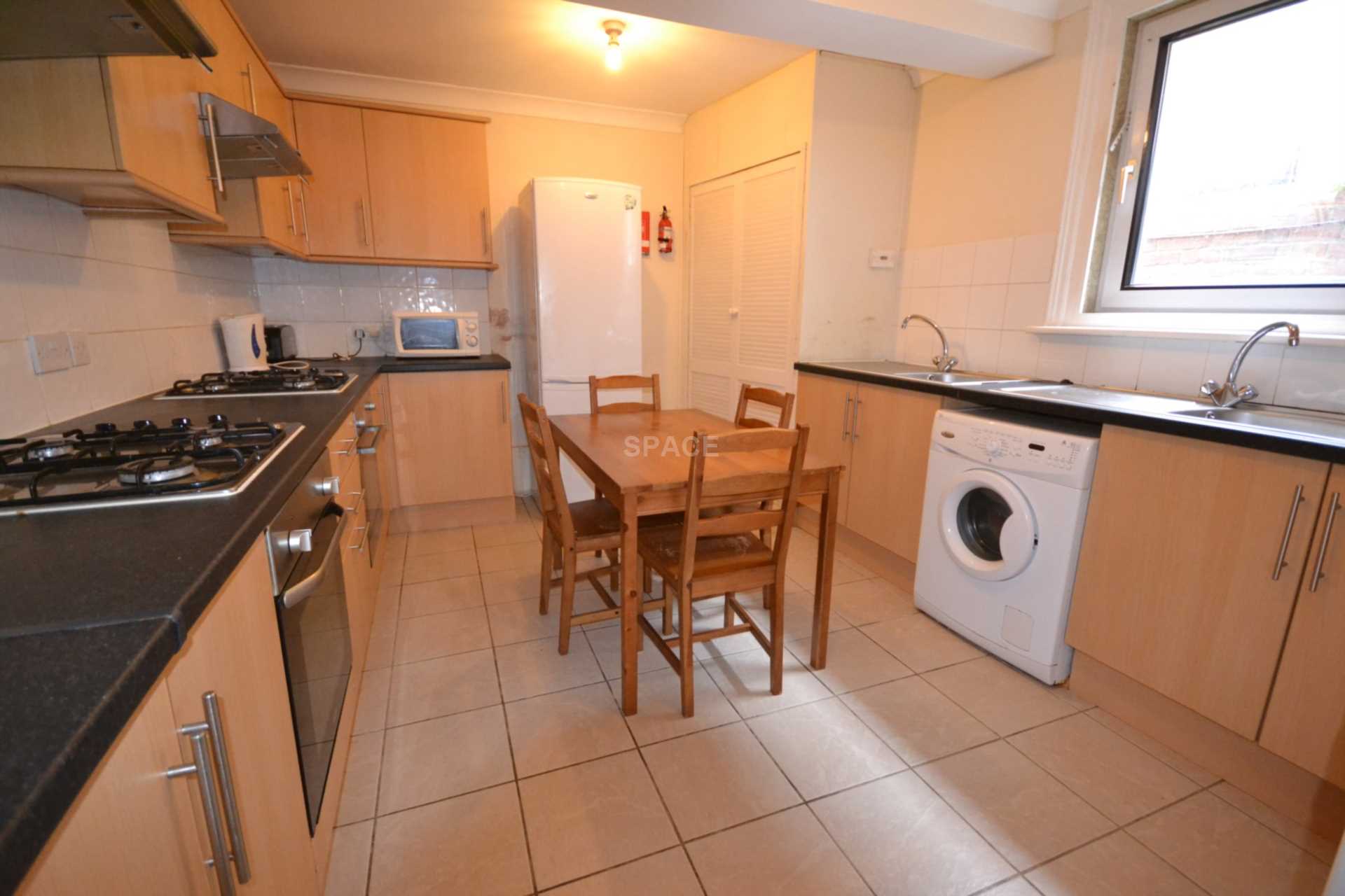 Basingstoke Road, Reading, Berkshire, RG2 0ET, Image 4