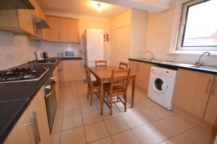 Basingstoke Road, Reading, Berkshire, RG2 0ET, Image 4