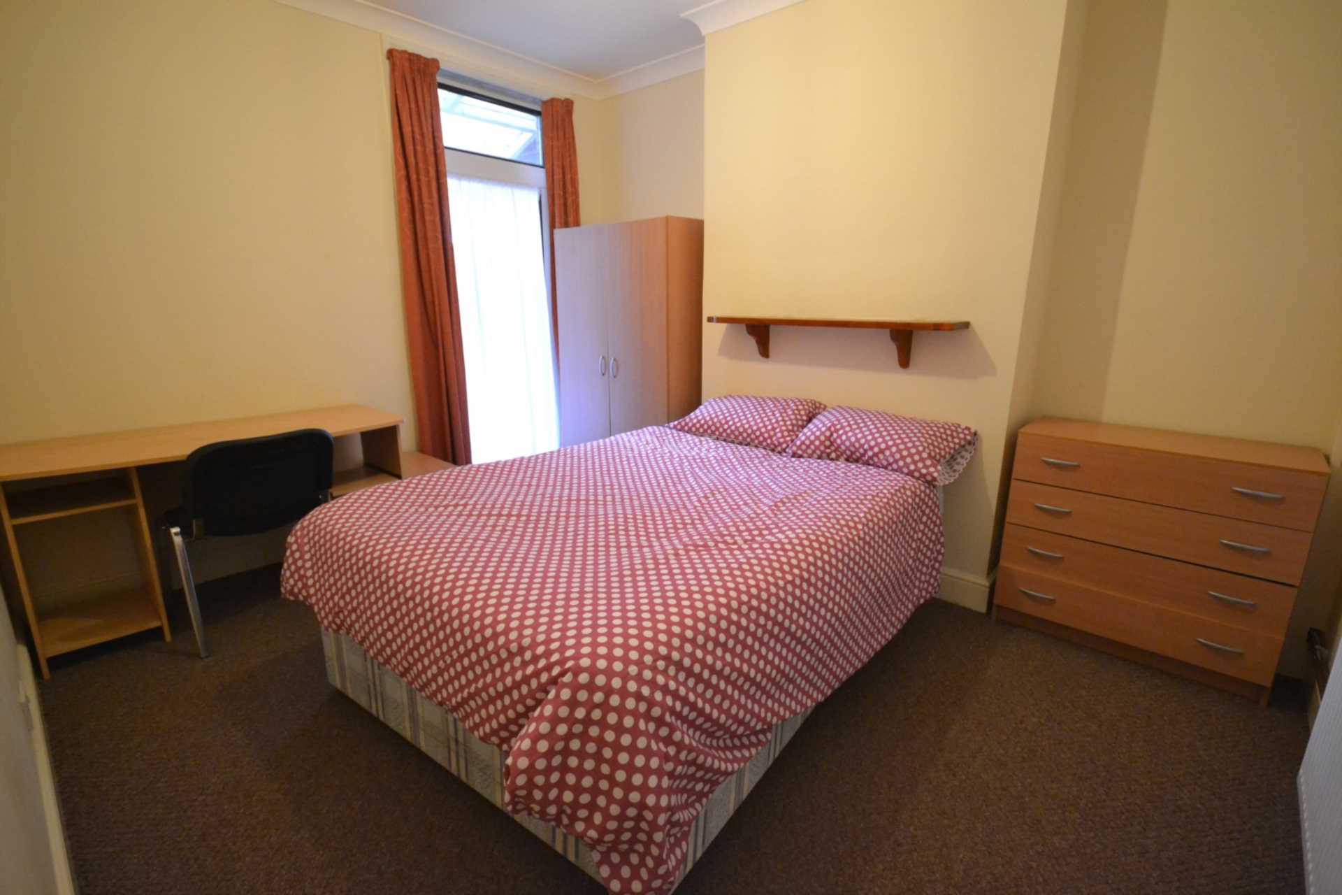 Basingstoke Road, Reading, Berkshire, RG2 0ET, Image 1