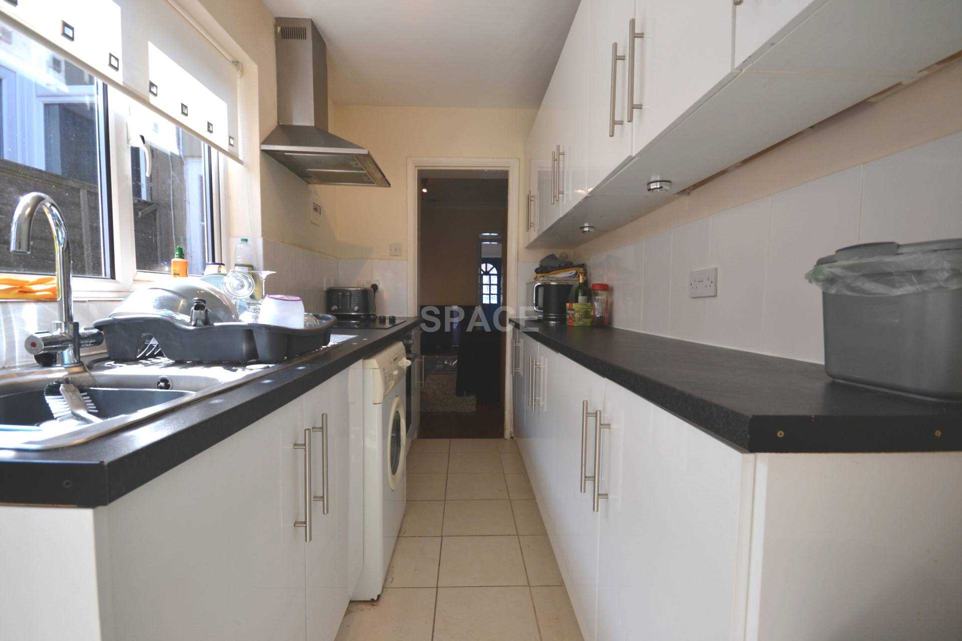 Blenheim Gardens, Reading, Berkshire, RG1 5QJ, Image 5