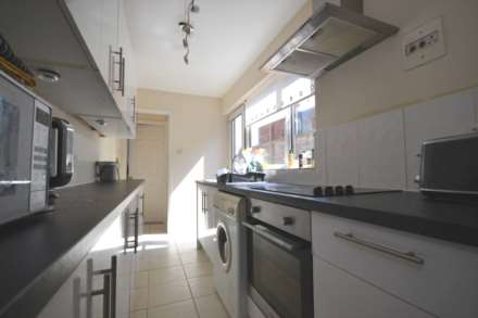 3 Bedroom Terrace, Blenheim Gardens, Reading, Berkshire, RG1 5QJ