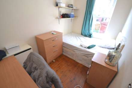 Blenheim Gardens, Reading, Berkshire, RG1 5QJ, Image 2