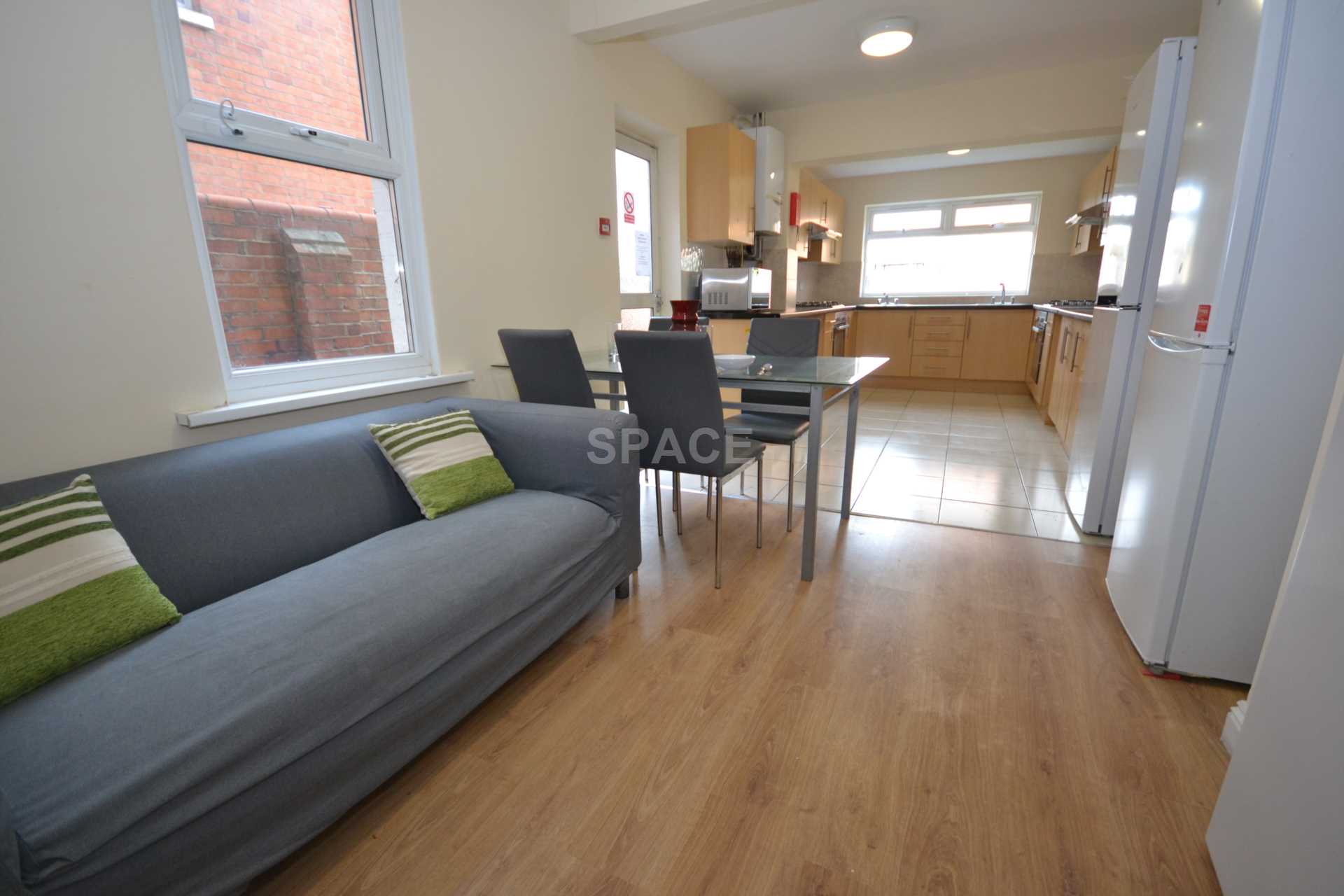 Basingstoke Road, Reading, Berkshire, RG2 0ET., Image 8