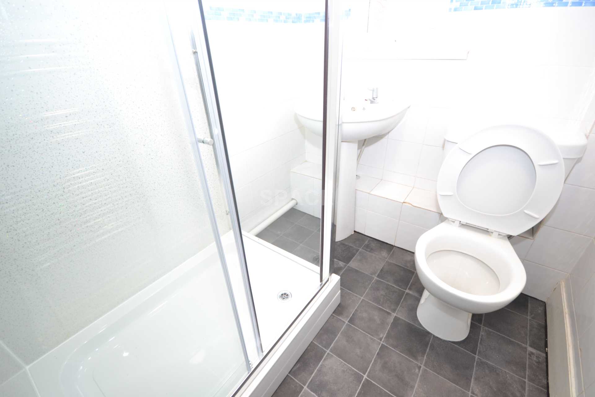 Basingstoke Road, Reading, Berkshire, RG2 0ET., Image 9