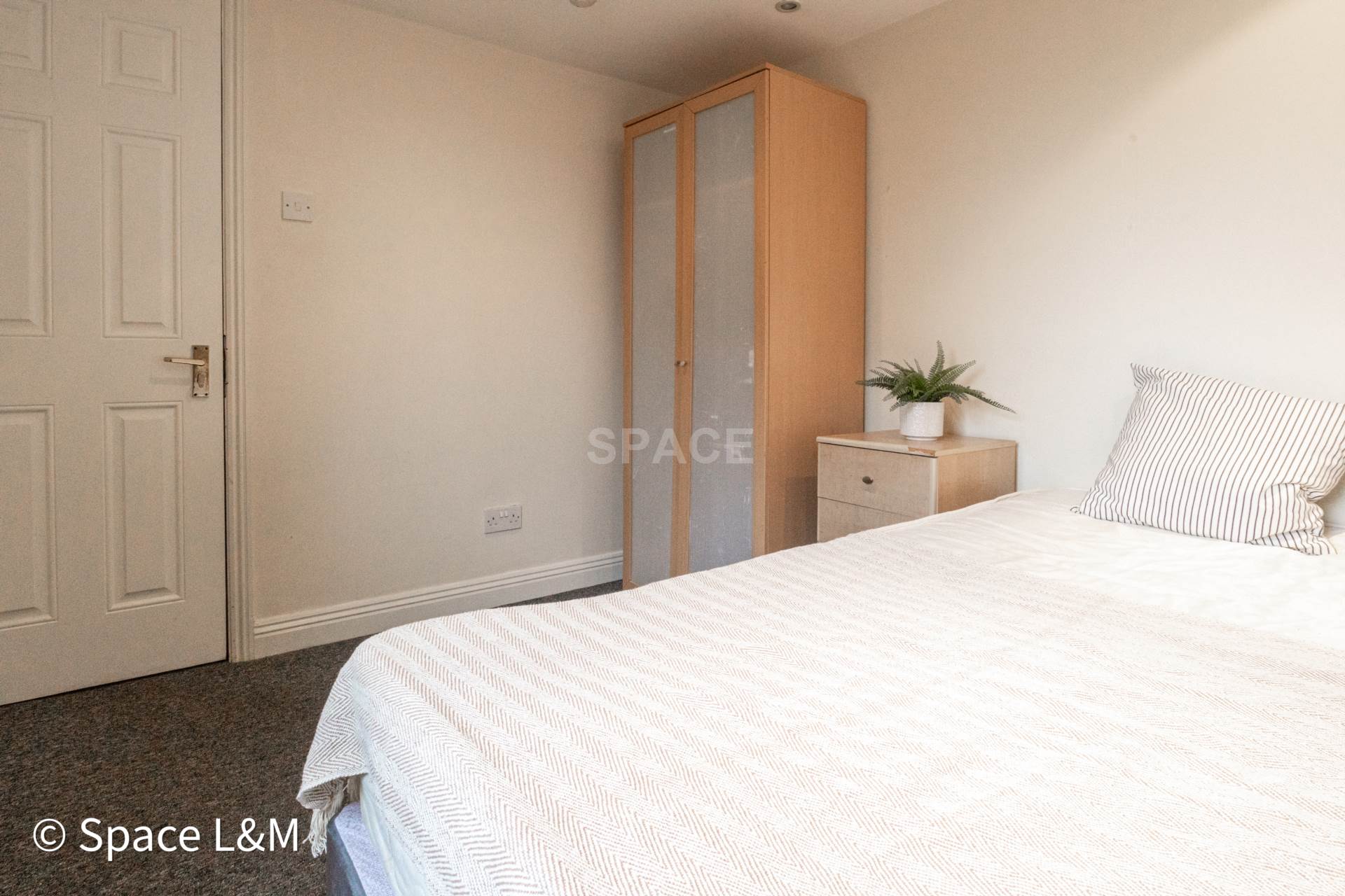 Basingstoke Road, Reading, Berkshire, RG2 0ET., Image 4