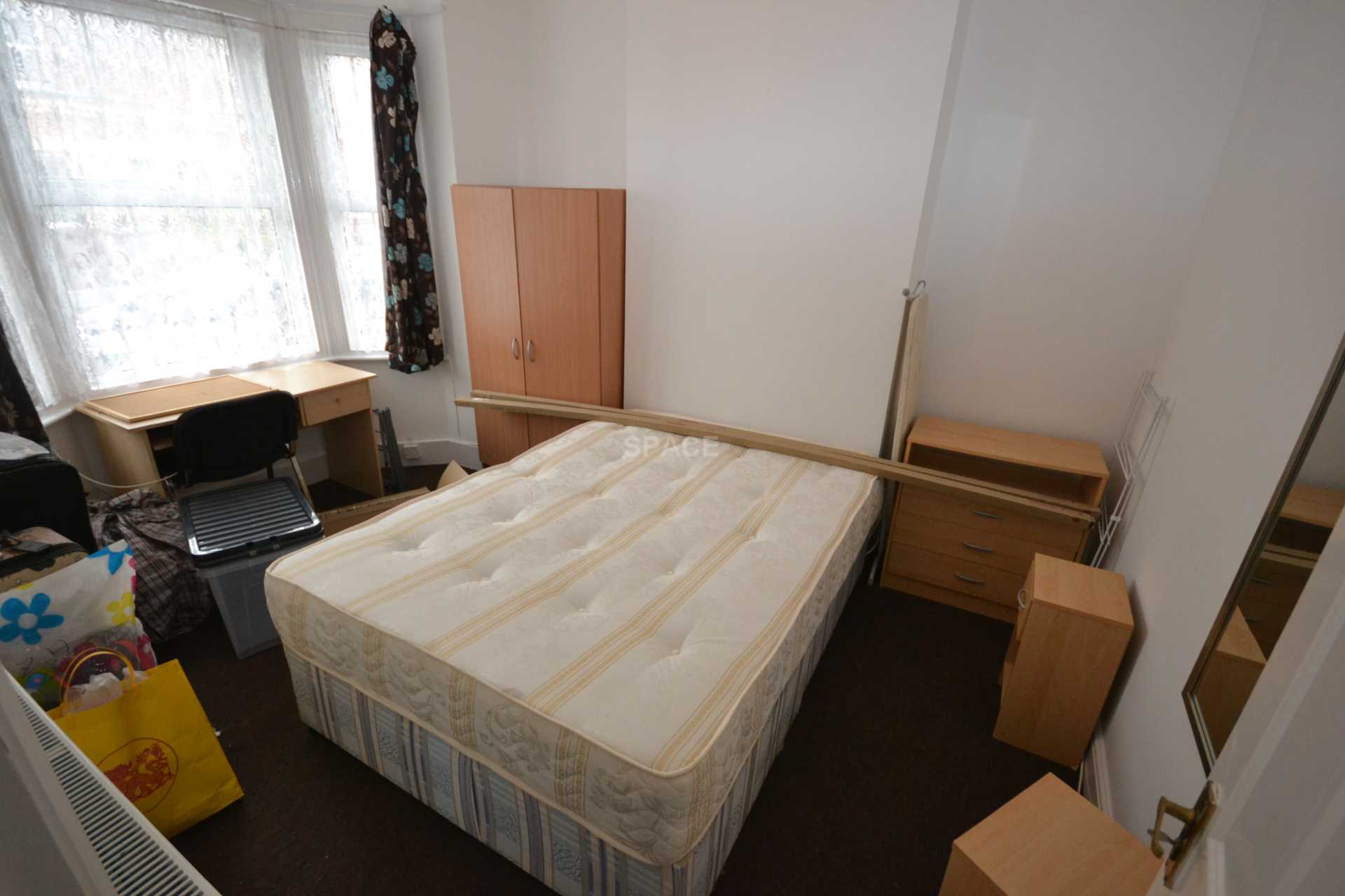 Swainstone Road, Reading, Berkshire, RG2 0DX - Room 6, Image 5