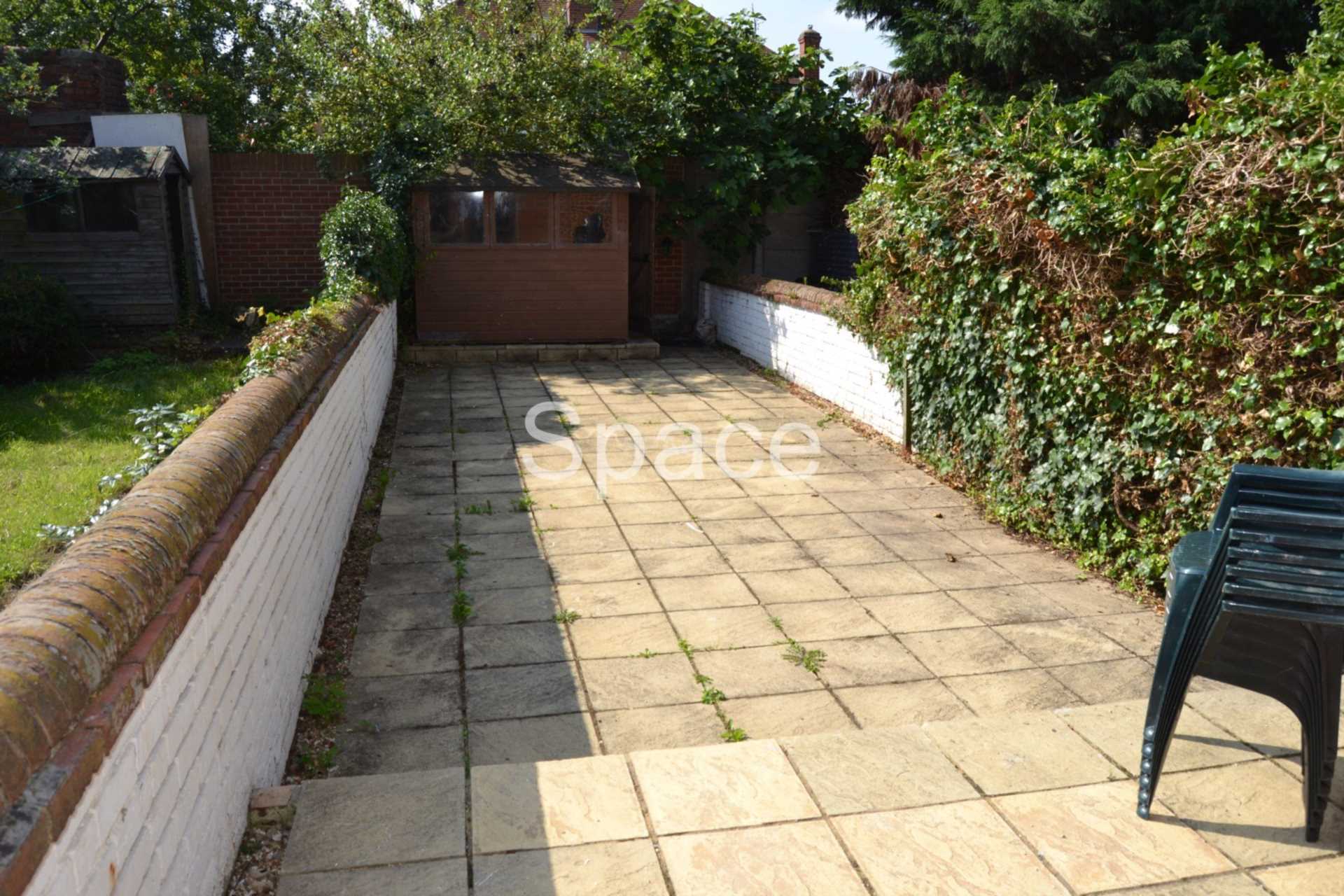 Swainstone Road, Reading, Berkshire, RG2 0DX - Room 6, Image 6