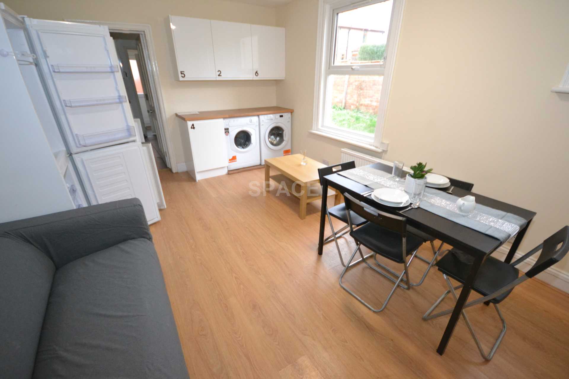 Basingstoke Road, Reading, Berkshire, RG2 0ET, Image 3