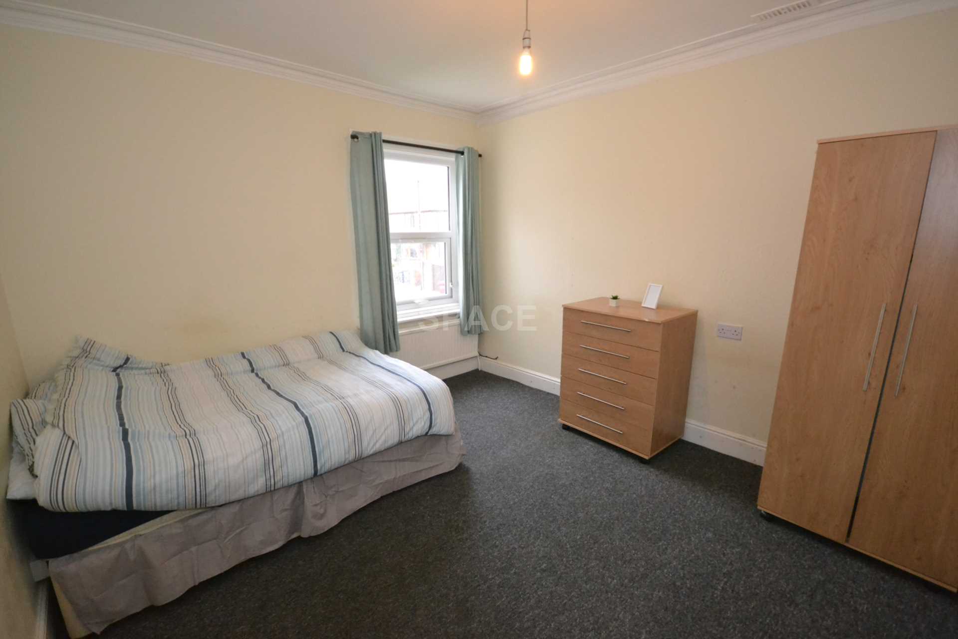 Basingstoke Road, Reading, Berkshire, RG2 0ET, Image 1