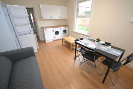 Basingstoke Road, Reading, Berkshire, RG2 0ET, Image 3
