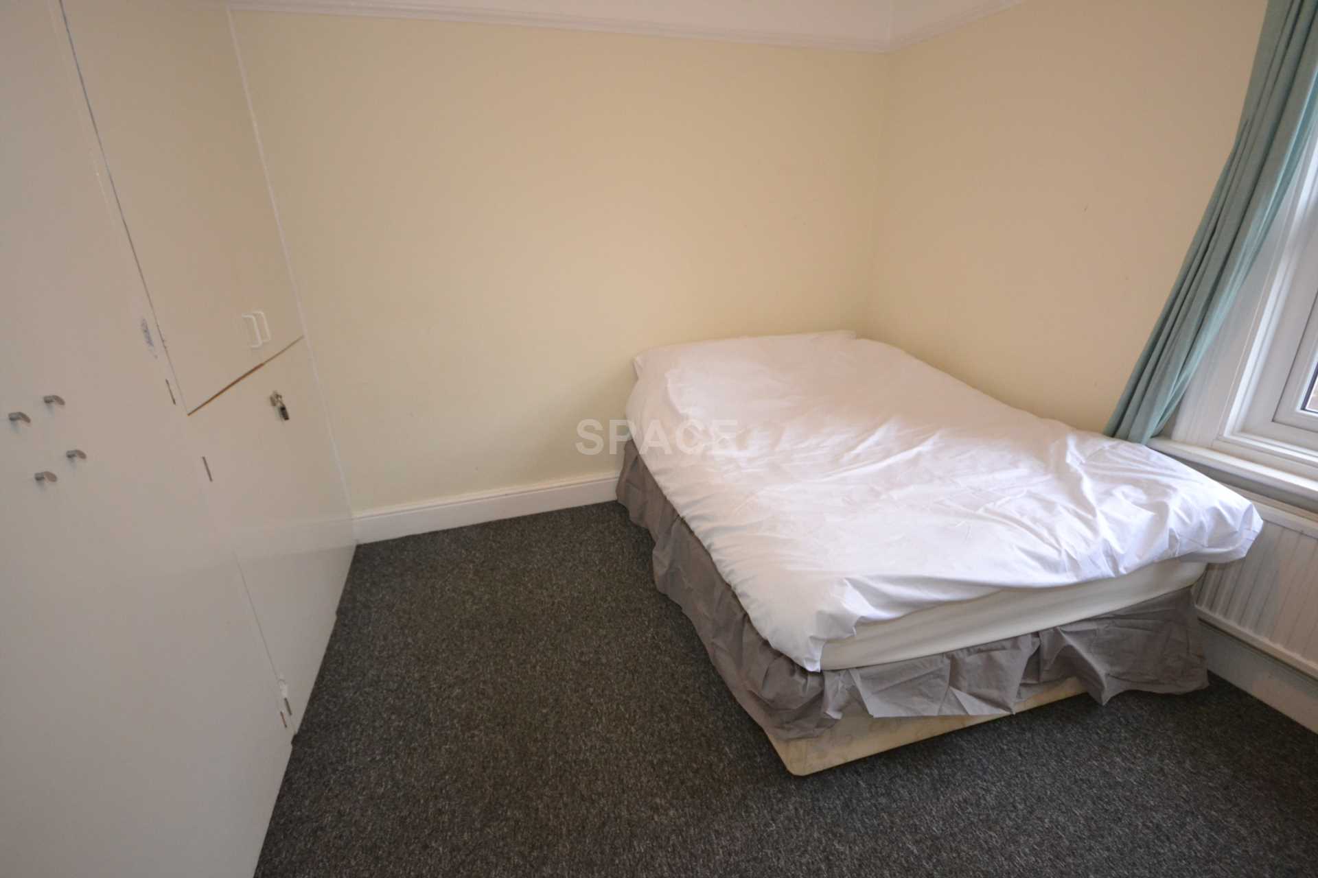 Basingstoke Road, Reading, Berkshire, RG2 0ET, Image 1