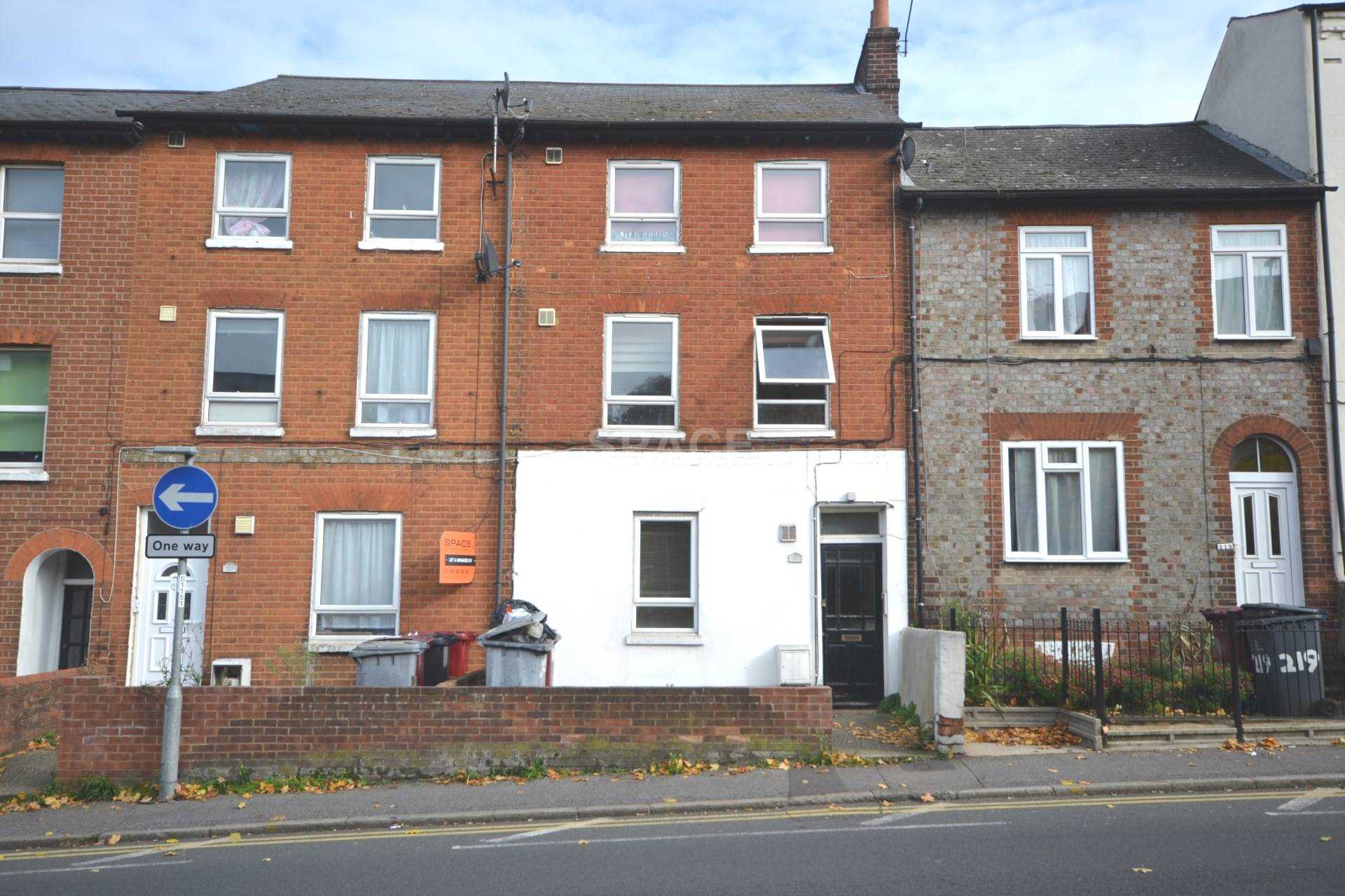 BEDSIT, Southampton Street, Reading, Berkshire, RG1 2RB - Bedsit 1, Image 2