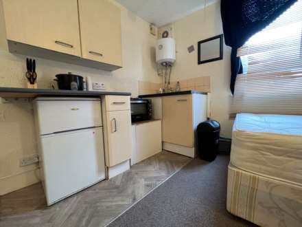 BEDSIT, Southampton Street, Reading, Berkshire, RG1 2RB - Bedsit 1, Image 4