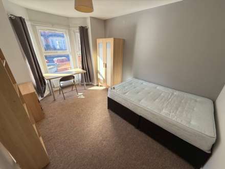 Grange Avenue, University, Image 1