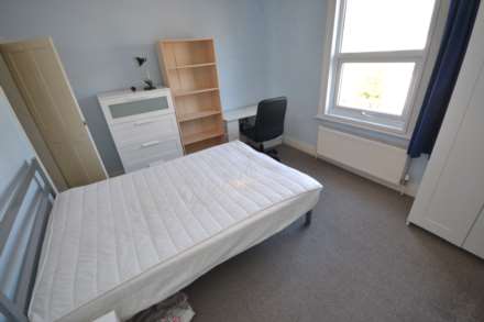 3 Bedroom Terrace, Highgrove Street, Reading, RG1 5EN