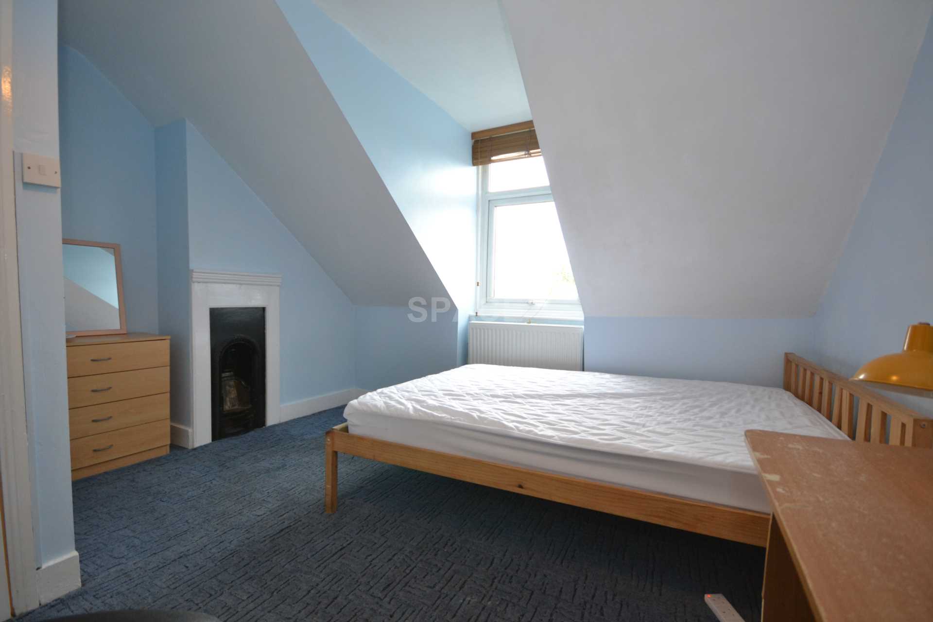 Essex Street, Reading Town, Image 12
