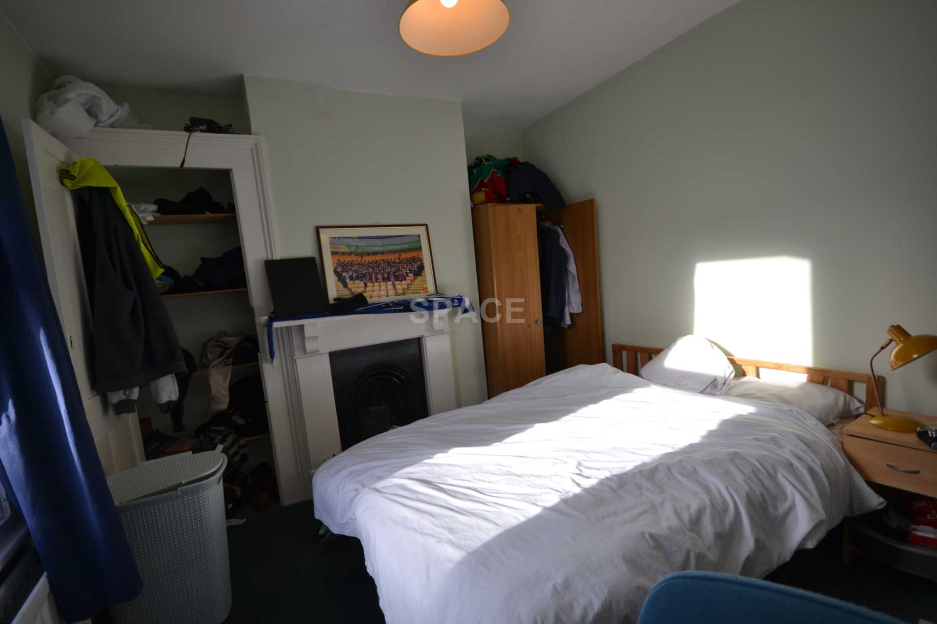 Essex Street, Reading Town, Image 5