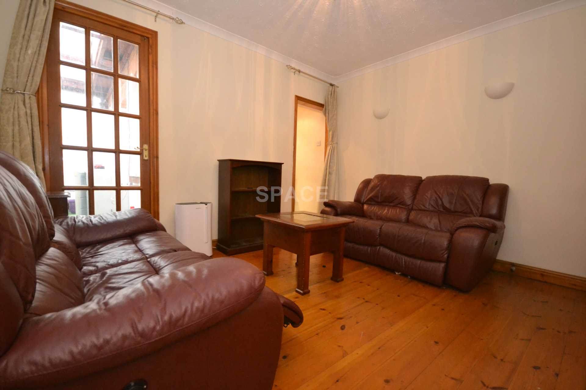 Pitcroft Avenue, Reading, Image 1