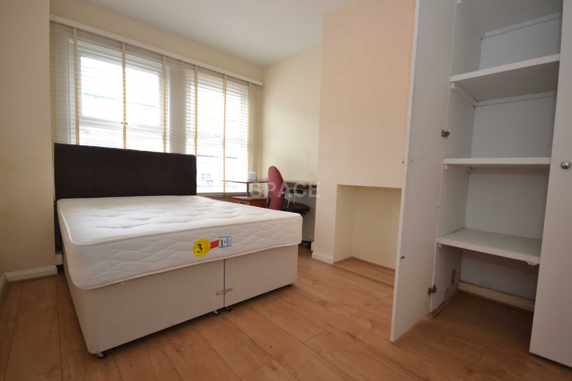 Pitcroft Avenue, Reading, Image 10