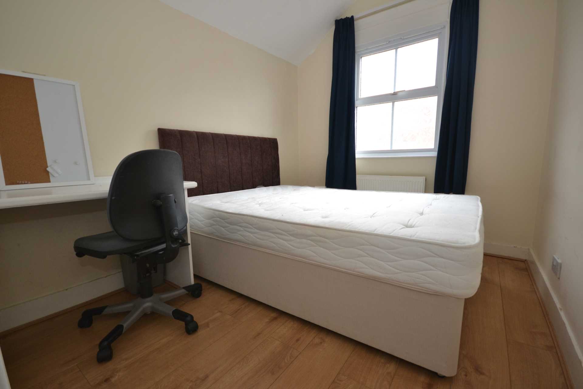 Pitcroft Avenue, Reading, Image 15