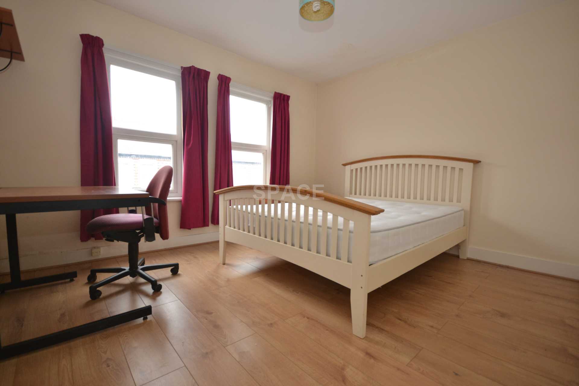 Pitcroft Avenue, Reading, Image 3