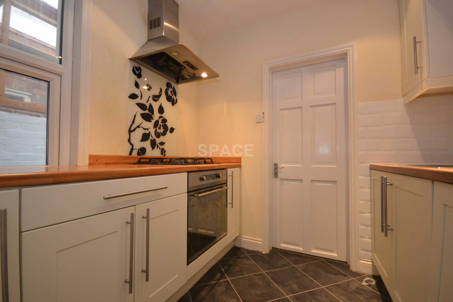 Pitcroft Avenue, Reading, Image 6