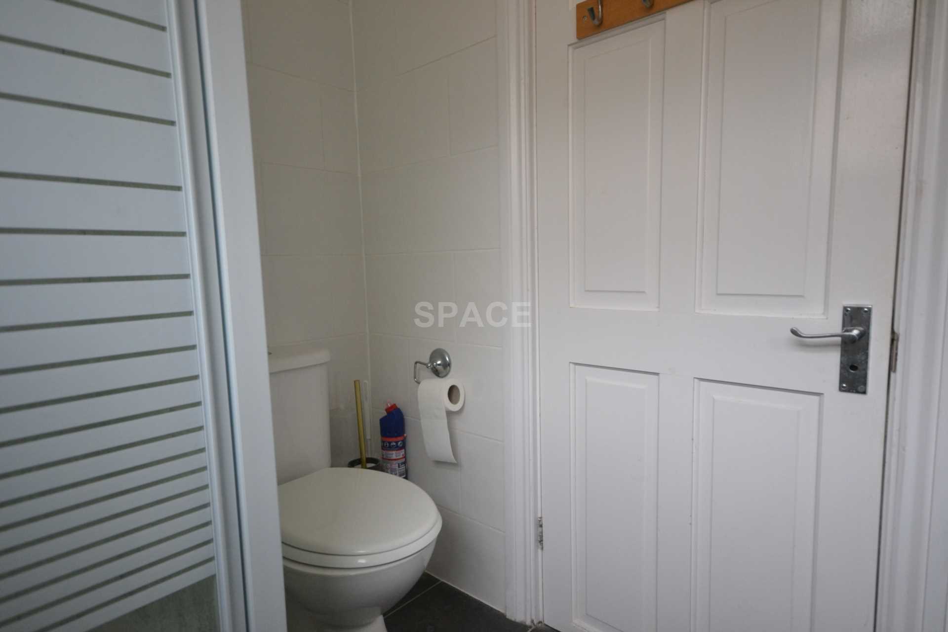 Pitcroft Avenue, Reading, Image 8