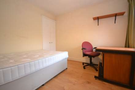 Pitcroft Avenue, Reading, Image 13