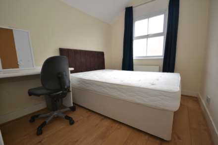 Pitcroft Avenue, Reading, Image 15