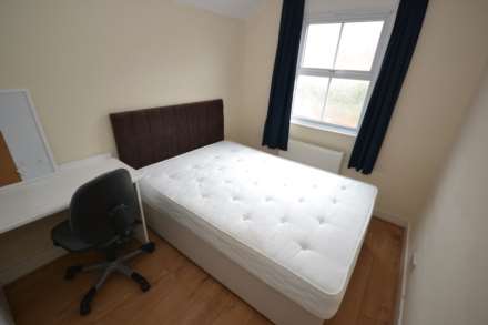 Pitcroft Avenue, Reading, Image 16