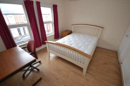 Pitcroft Avenue, Reading, Image 2