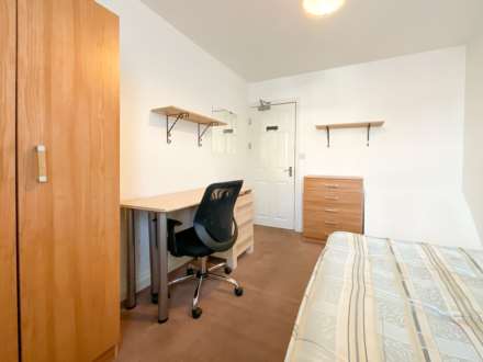 Wokingham Road, University, Image 1