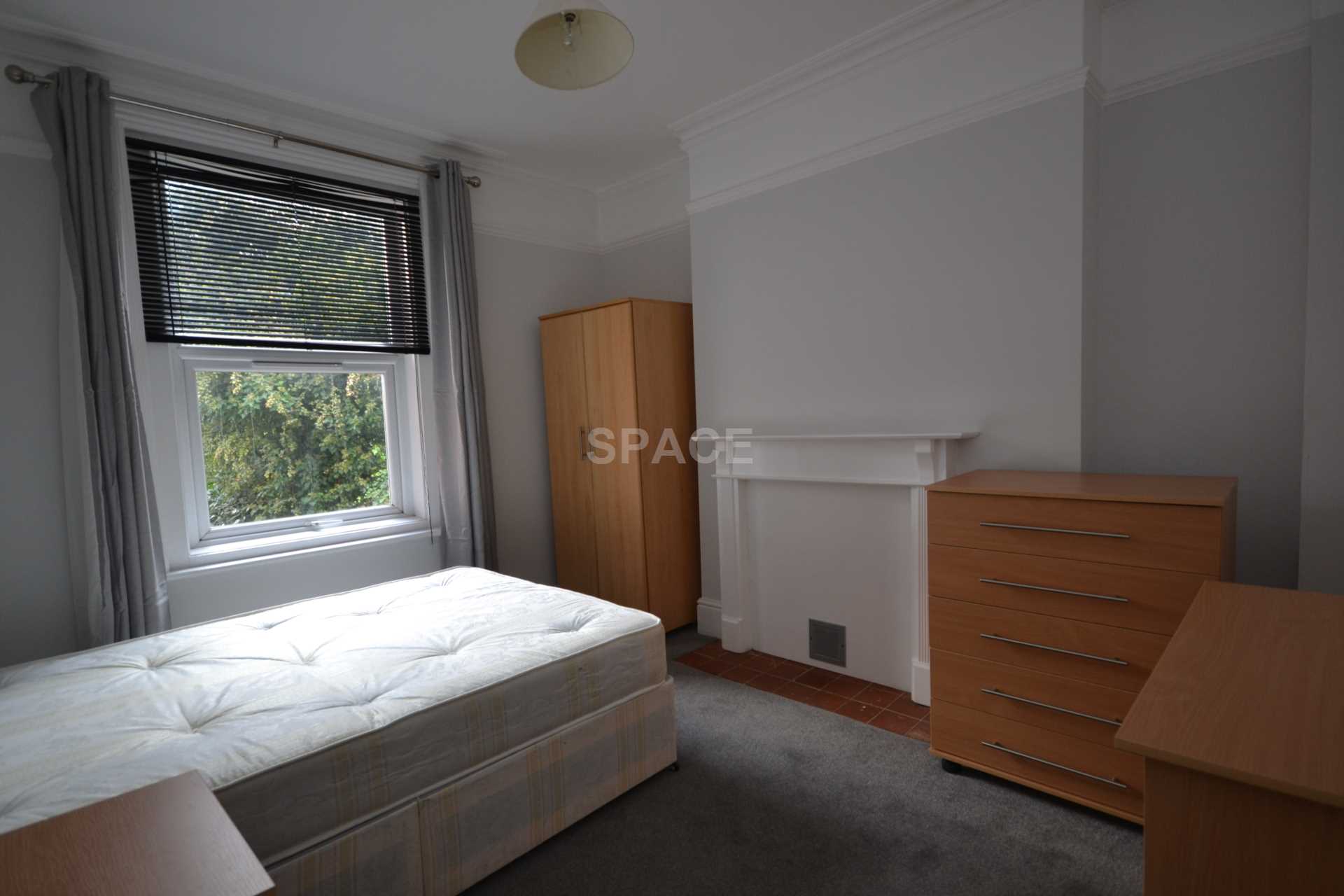 Erleigh Road, University, RG15NH, Image 10