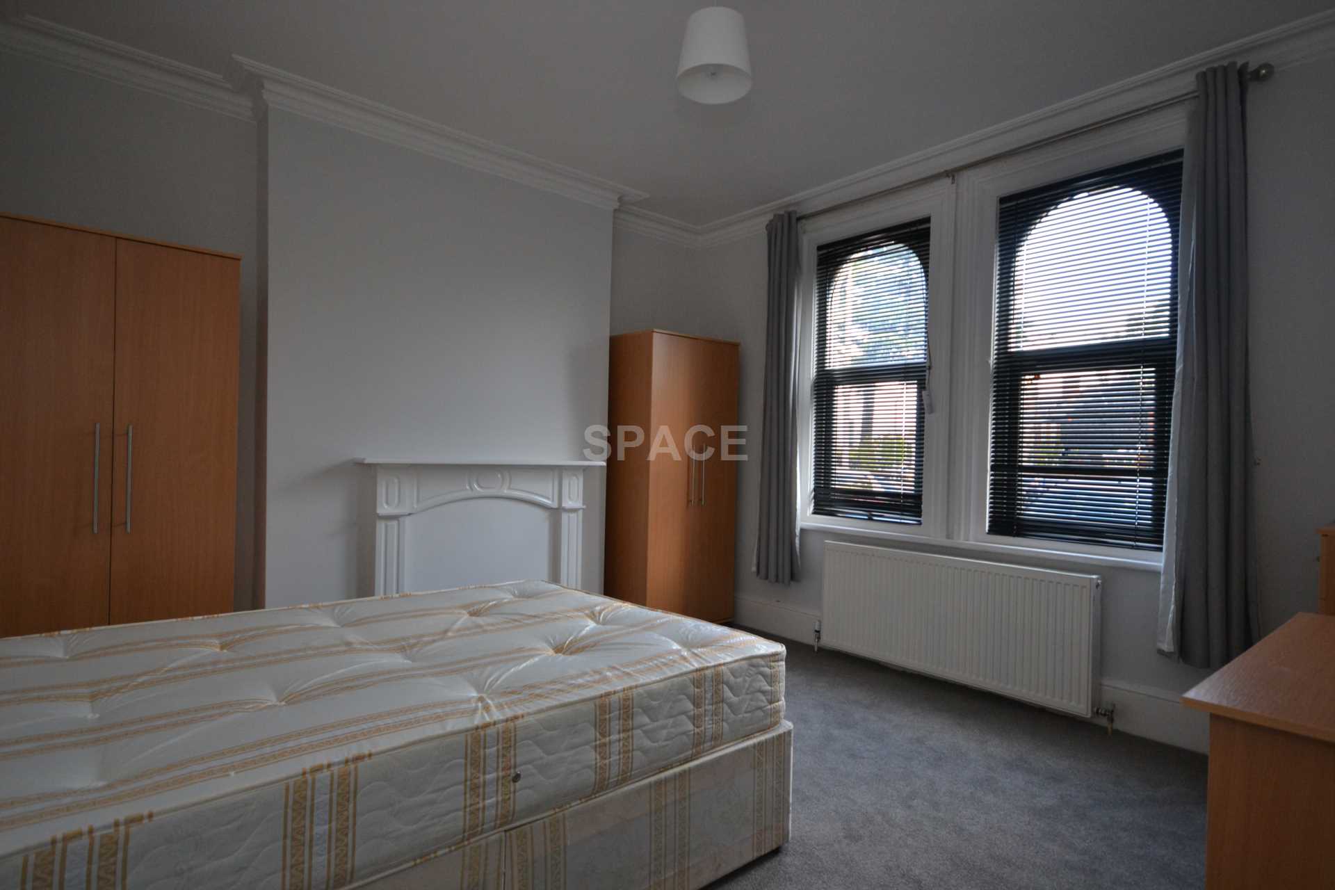Erleigh Road, University, RG15NH, Image 11